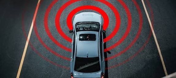 Auto die wordt gevolgd door een voertuigvolgsysteem